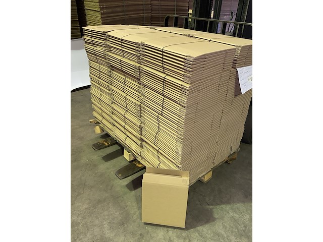 420 verzenddozen 265x85x290mm dubbelgolf bruin - afbeelding 1 van  3