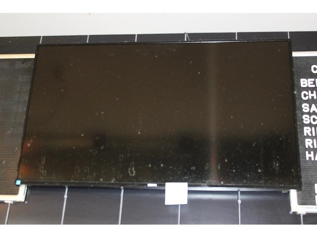 43 inch tv philips aan wandbeugel. afstandsbediening ontbreekt en dient gereinigd te worden. - afbeelding 1 van  2