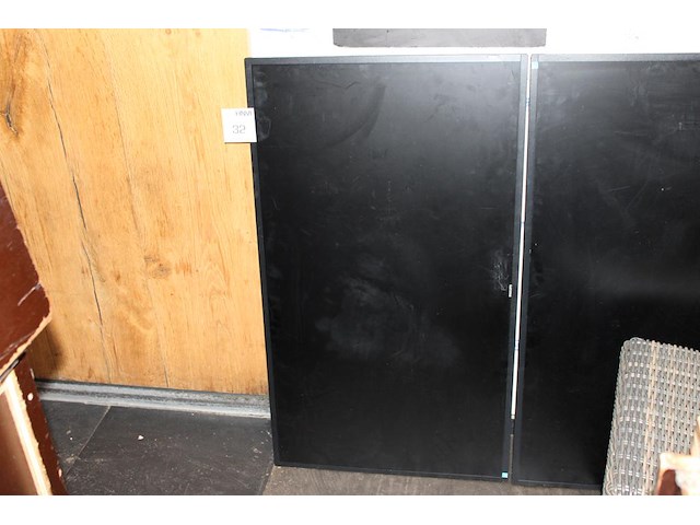 43 inch tv philips aan wandbeugel. afstandsbediening ontbreekt en dient gereinigd te worden. - afbeelding 1 van  4