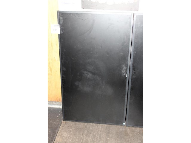 43 inch tv philips aan wandbeugel. afstandsbediening ontbreekt en dient gereinigd te worden. - afbeelding 2 van  4