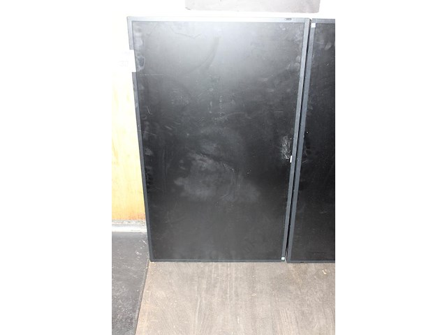 43 inch tv philips aan wandbeugel. afstandsbediening ontbreekt en dient gereinigd te worden. - afbeelding 3 van  4