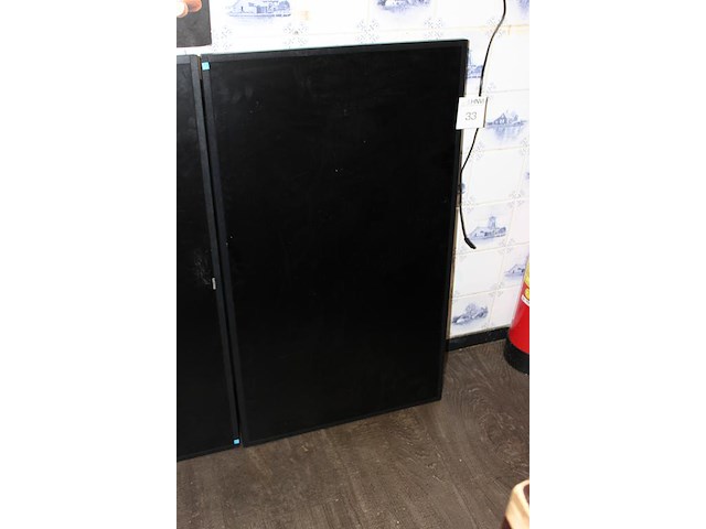 43 inch tv philips aan wandbeugel. afstandsbediening ontbreekt en dient gereinigd te worden. - afbeelding 2 van  2