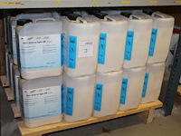 44 jerrycans vloerbeschermingsmiddel atracryl llight am atramex a 5 liter.