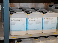 44 jerrycans vloerbeschermingsmiddel atracryl llight am atramex a 5 liter. - afbeelding 2 van  3