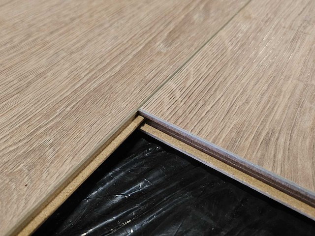44 m2 laminaat plank - 640 x 143 x 12 mm - afbeelding 2 van  3