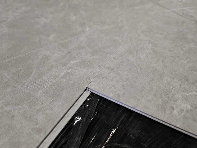 45 m2 pvc spc click tegel - 610 x 305 x 4 mm - afbeelding 2 van  2