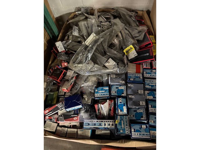 45 pallets technische auto-onderdelen - afbeelding 4 van  41