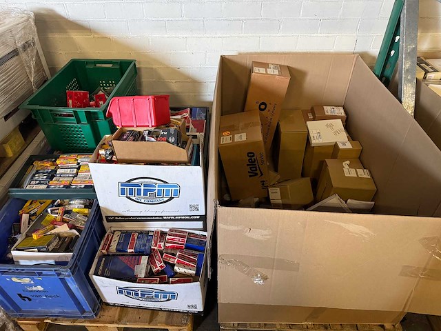 45 pallets technische auto-onderdelen - afbeelding 33 van  41