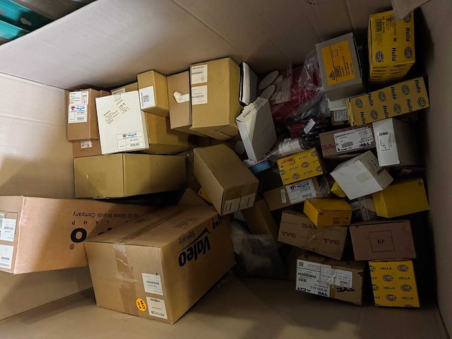 45 pallets technische auto-onderdelen - afbeelding 35 van  41