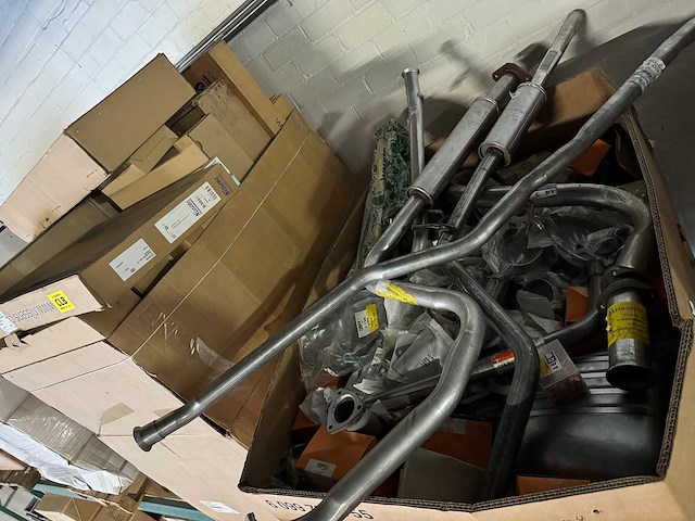 45 pallets technische auto-onderdelen - afbeelding 40 van  41