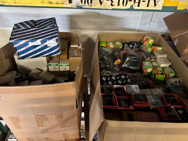 45 pallets technische auto-onderdelen - afbeelding 41 van  41