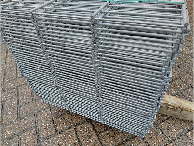 45x heras - dubbelstaafs hekwerk 8/6/8 (45x) 0,6m volbad gegalvaniseerd - afbeelding 1 van  11