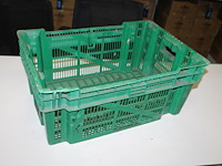 46 stapelbare groene kunststof kratten. 60 x 40 x 25 cm. - afbeelding 3 van  3