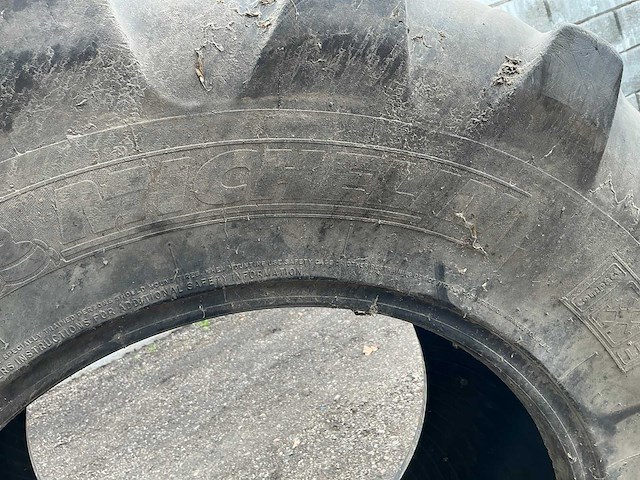 460/70 r24 band, wiel en velg - afbeelding 12 van  13