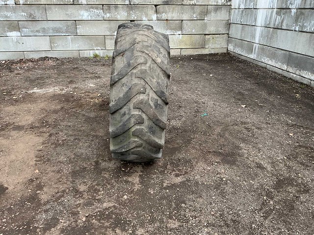 460/70 r24 band, wiel en velg - afbeelding 7 van  13