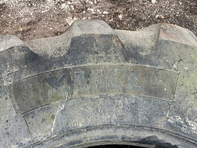 460/70 r24 band, wiel en velg - afbeelding 13 van  13