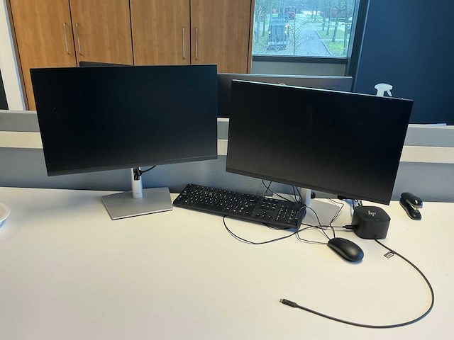 47 monitoren met 19 dockingstations - afbeelding 5 van  16