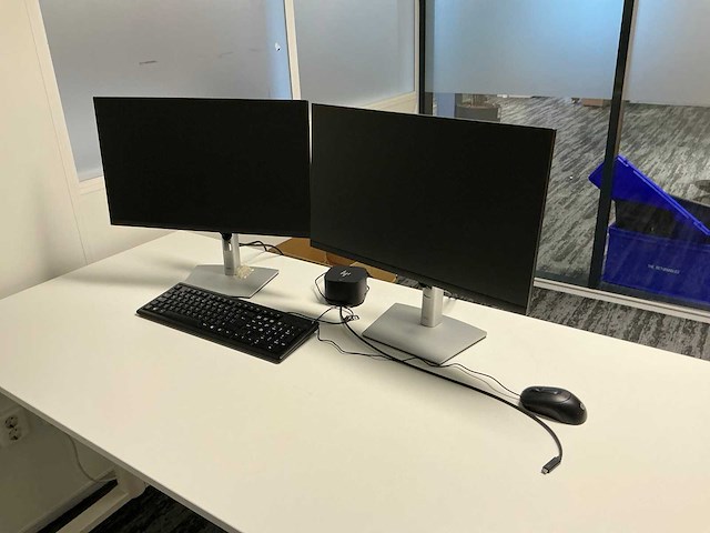 47 monitoren met 19 dockingstations - afbeelding 8 van  16