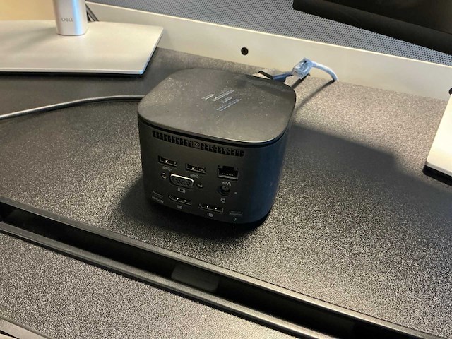 47 monitoren met 19 dockingstations - afbeelding 10 van  16