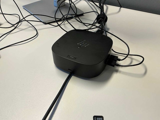 47 monitoren met 19 dockingstations - afbeelding 11 van  16