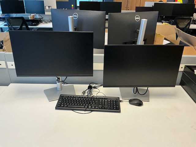 47 monitoren met 19 dockingstations - afbeelding 12 van  16