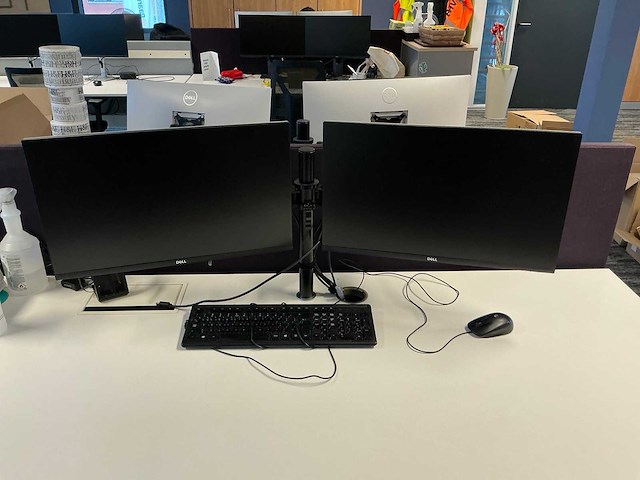 47 monitoren met 19 dockingstations - afbeelding 13 van  16