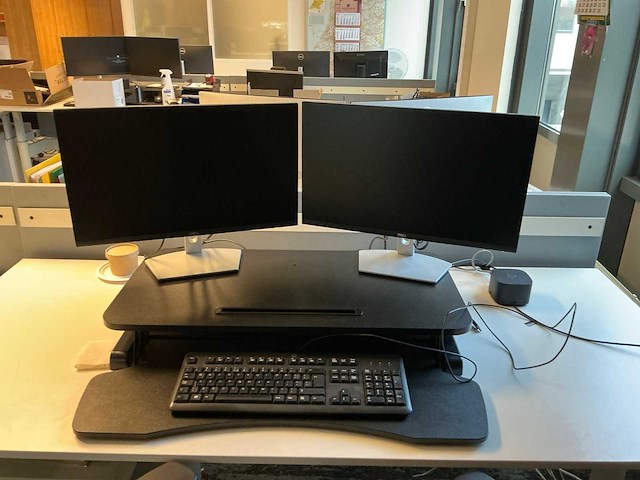 47 monitoren met 19 dockingstations - afbeelding 16 van  16