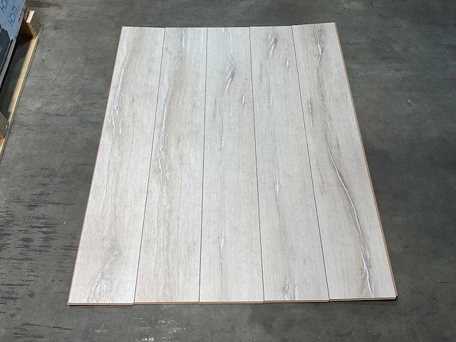 47,5m² purity glow gelakt eiken laminaatvloer - afbeelding 8 van  12