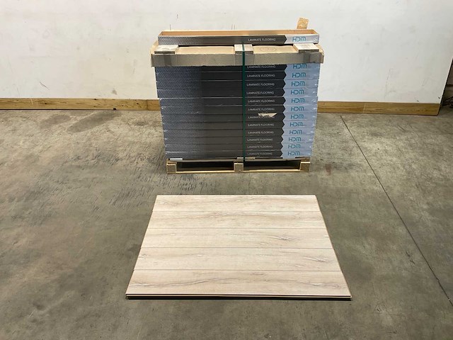 47,5m² purity glow gelakt eiken laminaatvloer - afbeelding 1 van  12