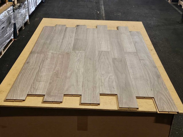48 m2 laminaat plank - 504 x 84 x 8 mm - afbeelding 3 van  3