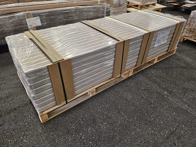 48 meter mdf luxe muur plinten 2400 x 58 x 12 mm - afbeelding 1 van  2