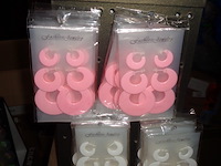 48 pakjes met 3 paar oorbellen op display