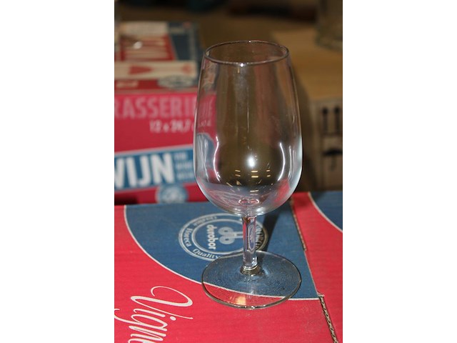 48 wijnglazen vigneron. - afbeelding 2 van  2
