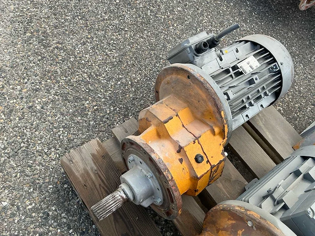 48,5 meter aan opvoerbuizen met schroeven met elektromotoren - afbeelding 18 van  21