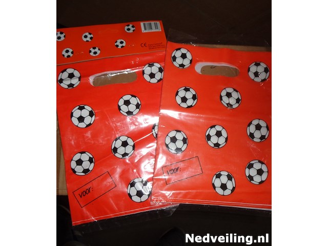 48x pakjes met 10 party bags voetbal - afbeelding 2 van  3