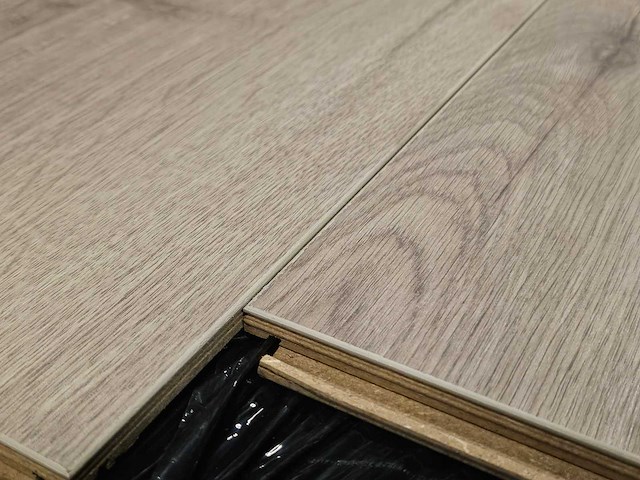 49 m2 laminaat tegel - 628 x 314 x 10 mm - afbeelding 2 van  3