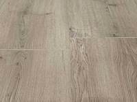 49 m2 laminaat tegel - 628 x 314 x 10 mm - afbeelding 1 van  2