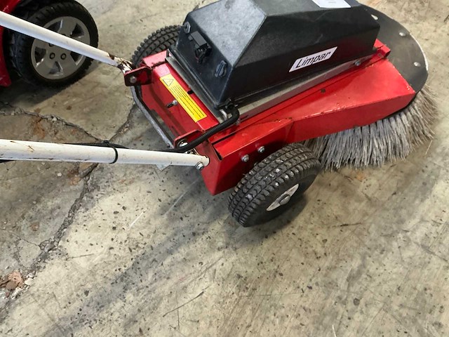 4f limpar radial 85fe straatveegmachine - afbeelding 4 van  6