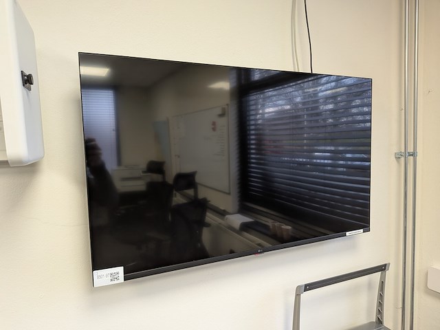 4k televisie aan muurbeugel lg, 43ur73006la - afbeelding 1 van  5