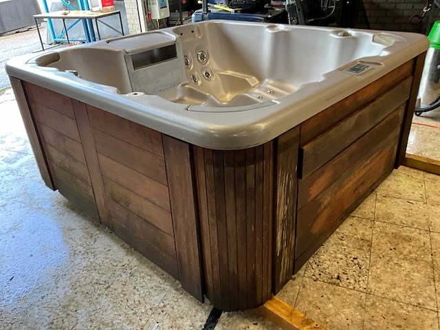 4seasonsspa jacuzzi - afbeelding 7 van  12