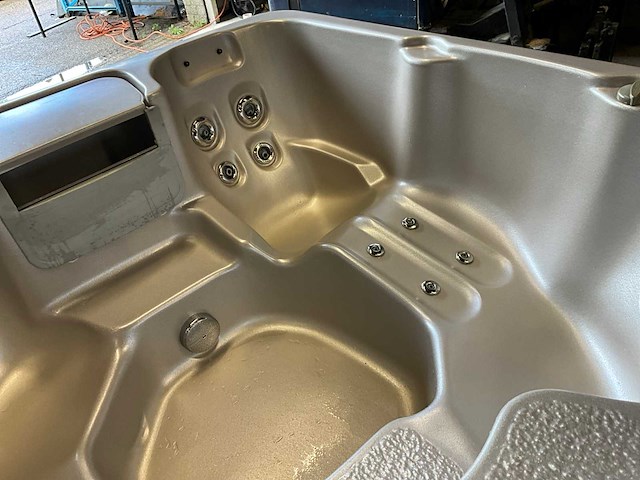 4seasonsspa jacuzzi - afbeelding 8 van  12