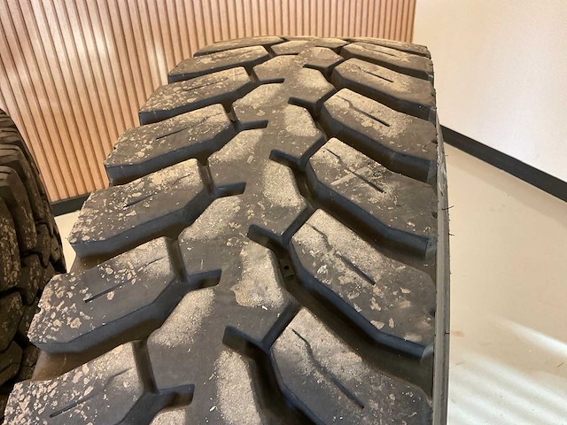 4x 13r22.5 hankook retread vrachtwagenband - afbeelding 2 van  7