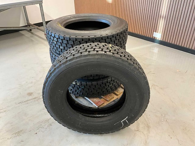 4x 205/75r17.5 retread vrachtwagenband - afbeelding 2 van  7