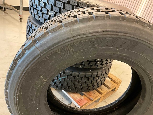 4x 205/75r17.5 retread vrachtwagenband - afbeelding 5 van  7