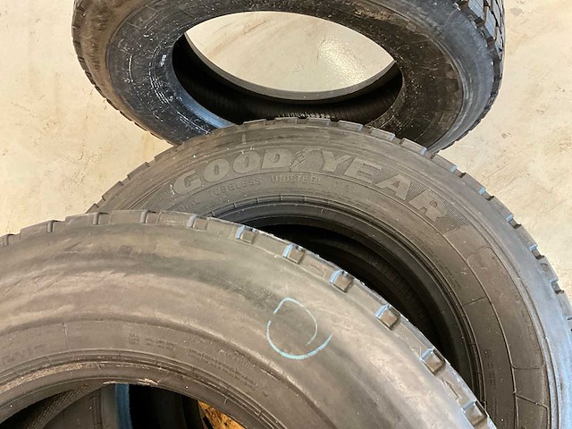 4x 205/75r17.5 retread vrachtwagenband - afbeelding 7 van  7