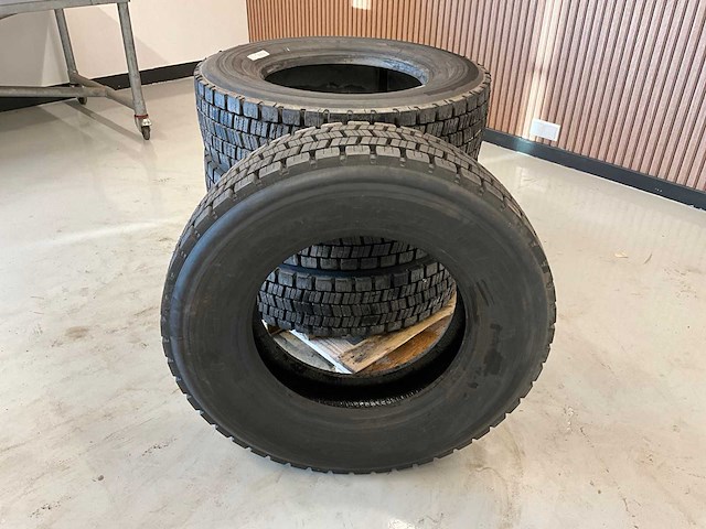 4x 215/75r17.5 retread vrachtwagenband - afbeelding 2 van  6