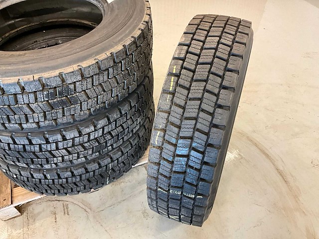 4x 215/75r17.5 retread vrachtwagenband - afbeelding 3 van  6