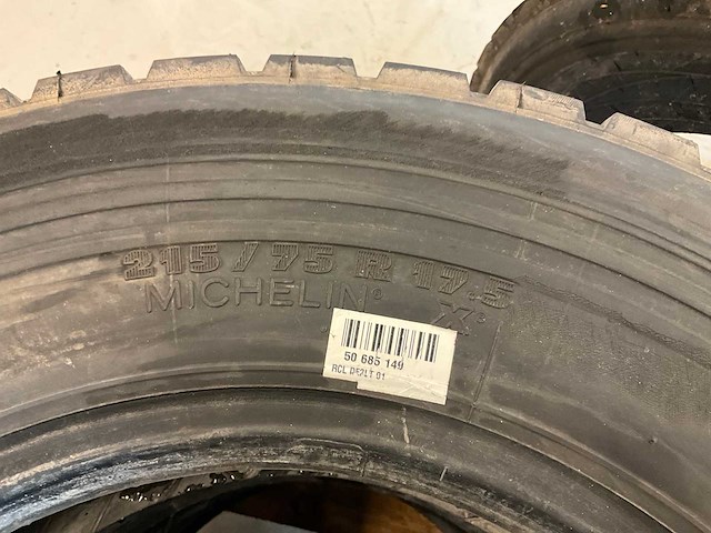 4x 215/75r17.5 retread vrachtwagenband - afbeelding 5 van  6