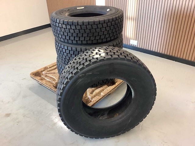 4x 265/70r17.5 m+s retread vrachtwagenband - afbeelding 2 van  7