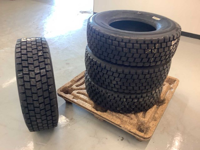 4x 265/70r17.5 m+s retread vrachtwagenband - afbeelding 3 van  7